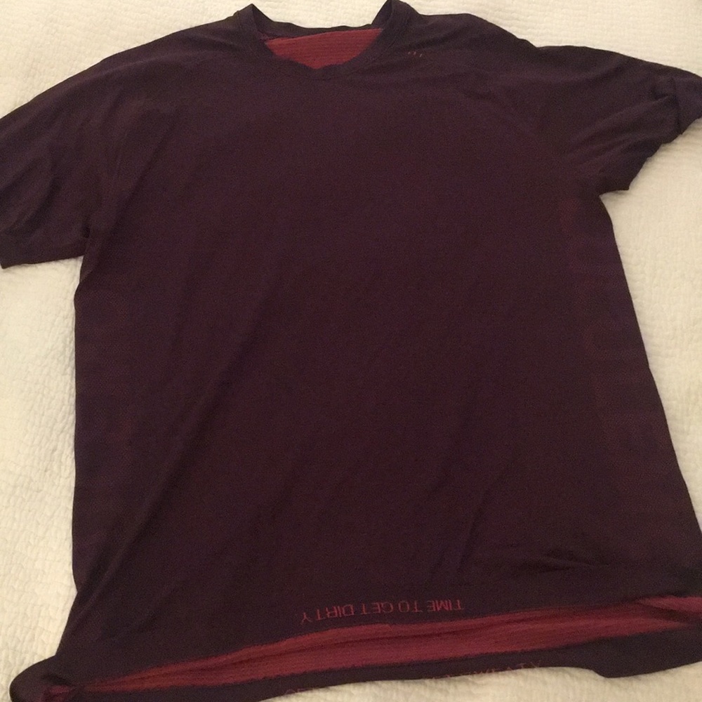 Mens L lululemon classic tshirt